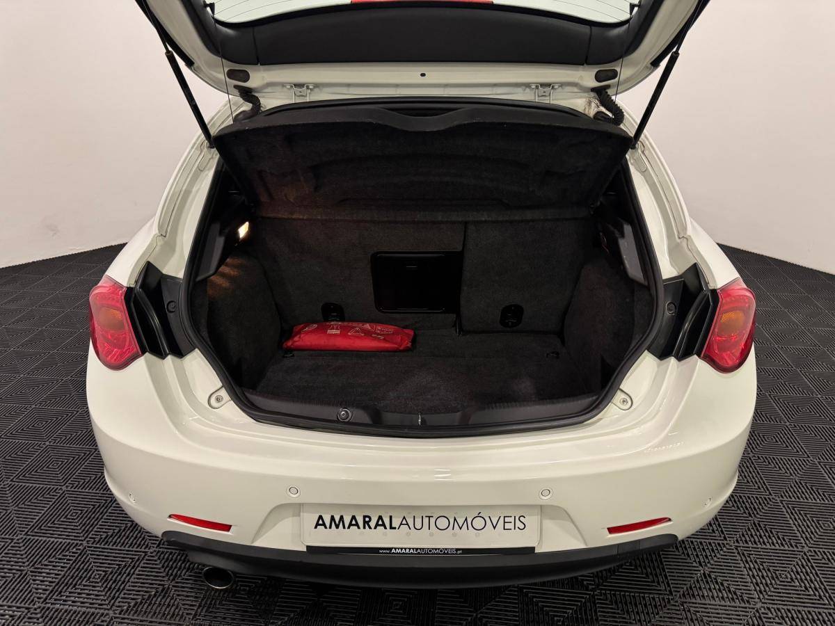 alfa-romeo-giulietta-2012-diesel-1598cc