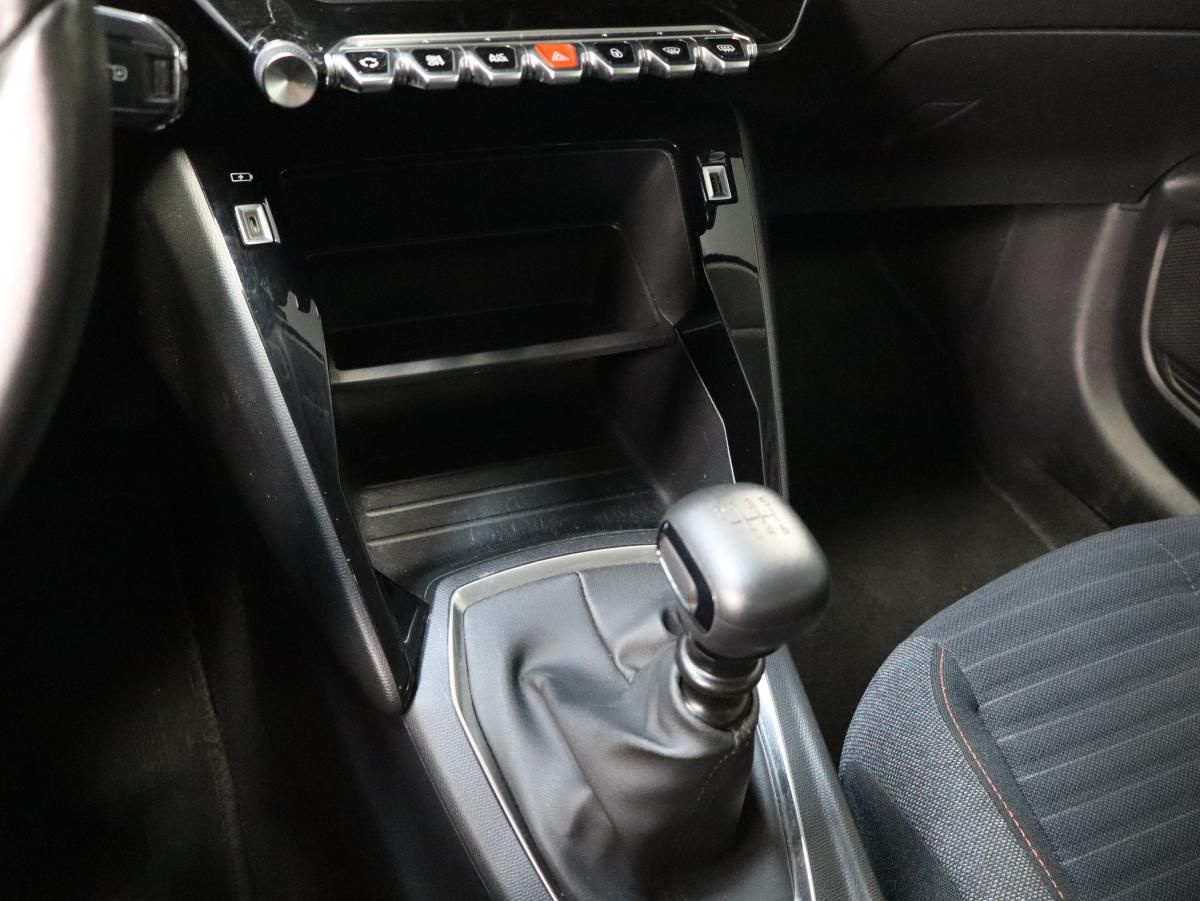 peugeot-208-2023-gasolina-1199cc
