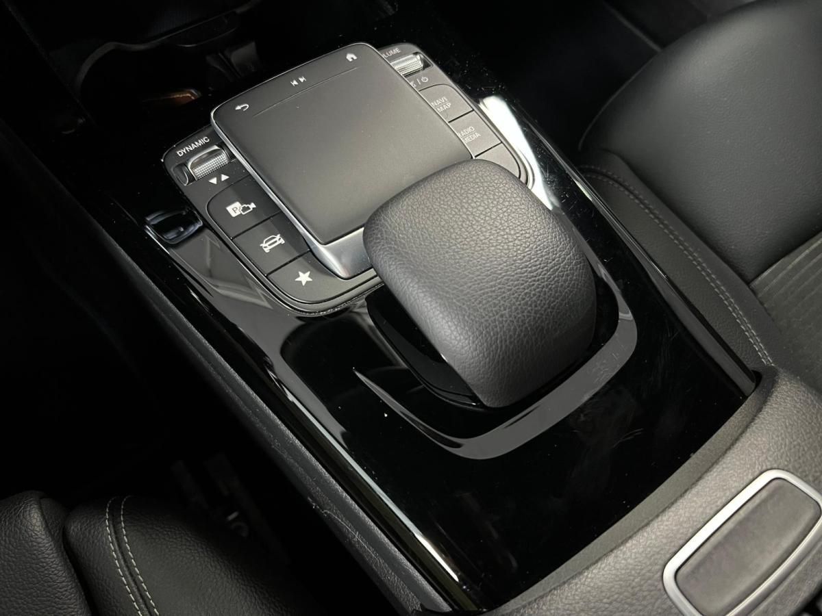mercedes-benz-classe-a-2023-hibrido-a-gasolina-1332cc