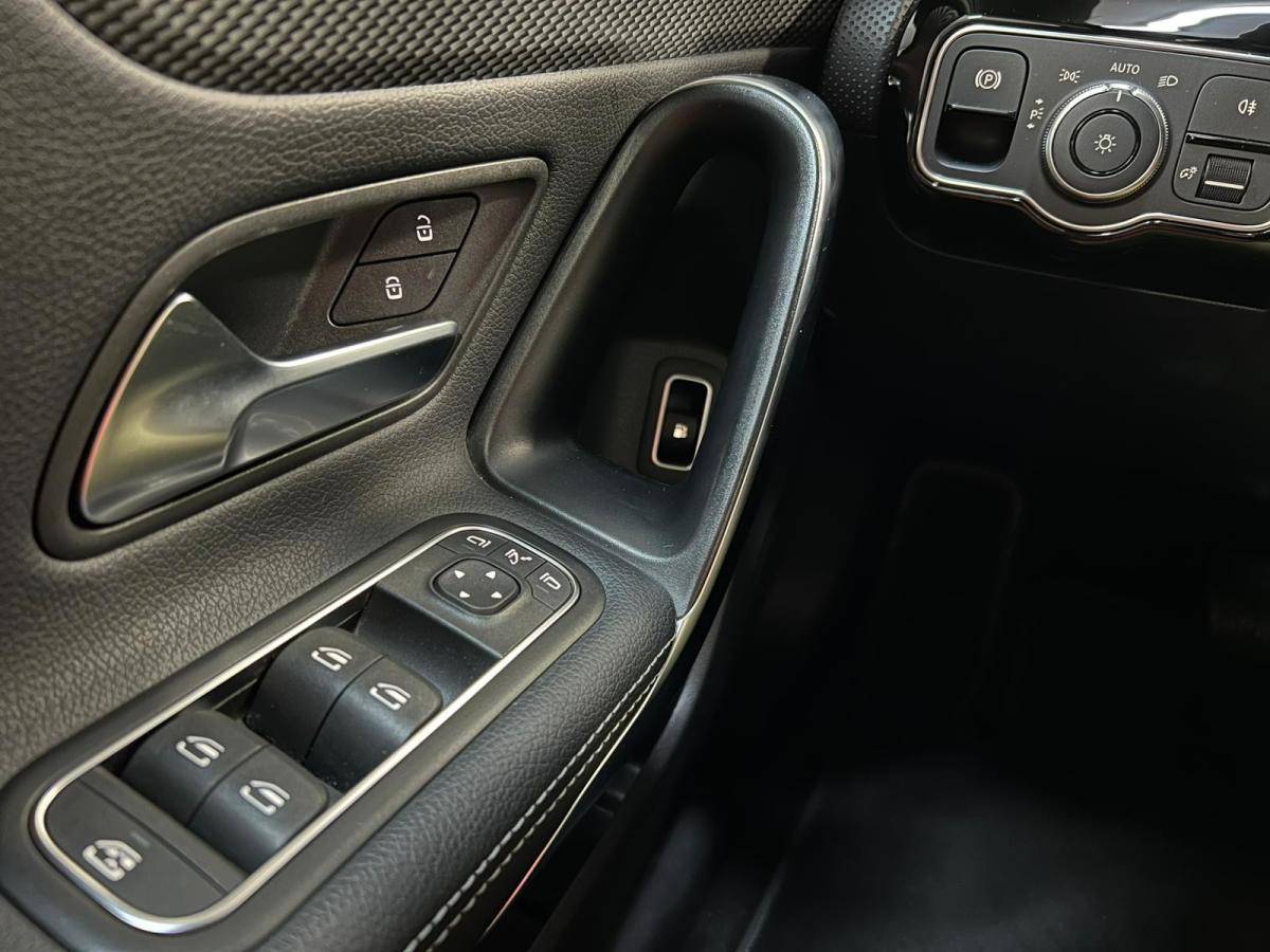 mercedes-benz-classe-a-2023-hibrido-a-gasolina-1332cc