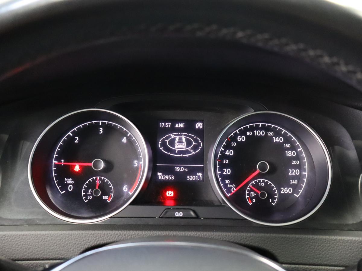 volkswagen-golf-variant-2020-diesel-1598cc