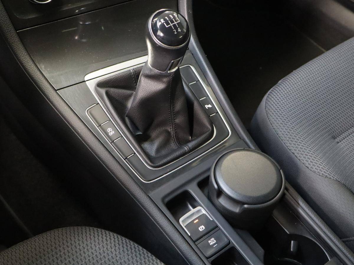 volkswagen-golf-variant-2020-diesel-1598cc