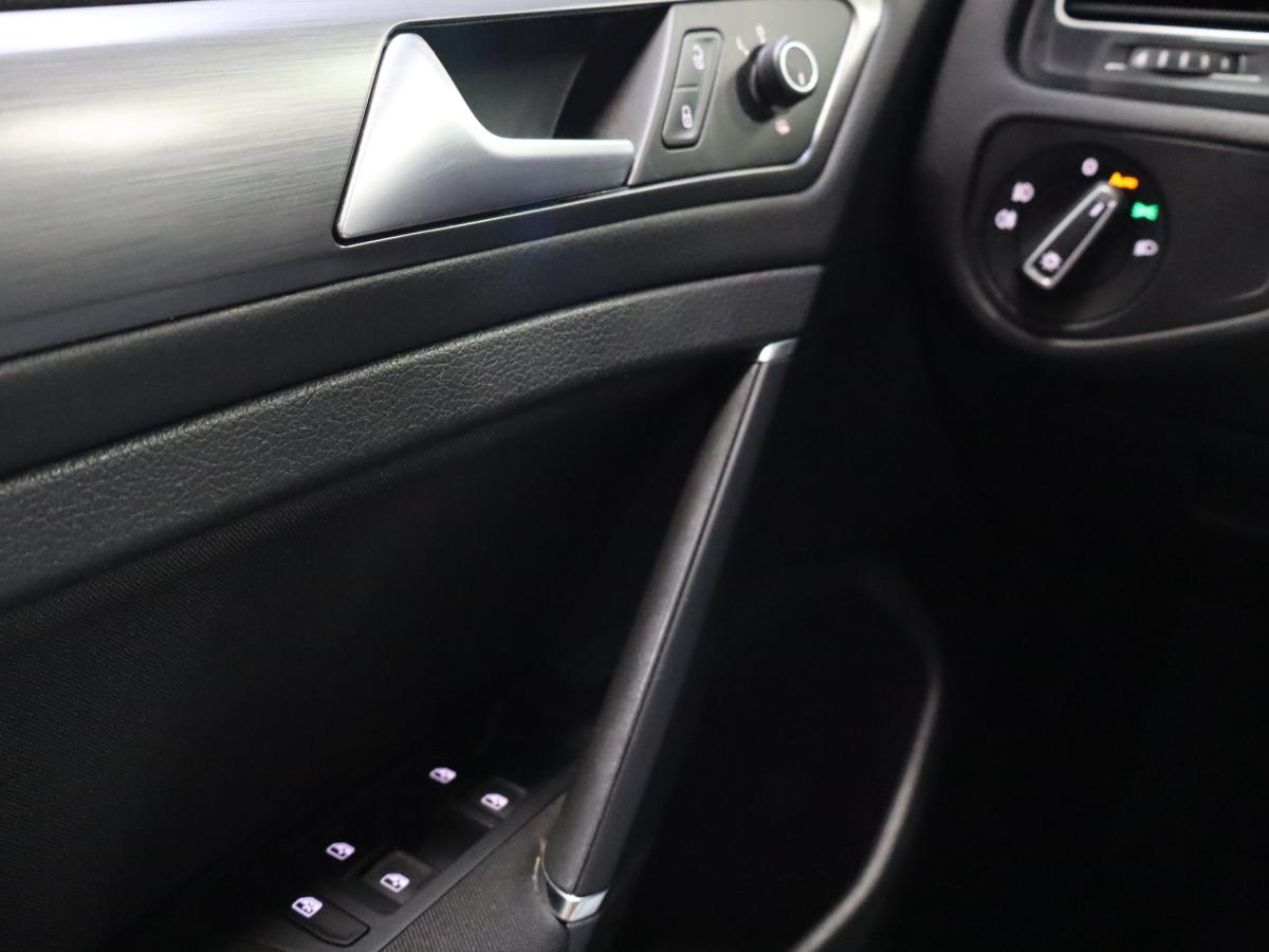volkswagen-golf-variant-2018-diesel-1598cc