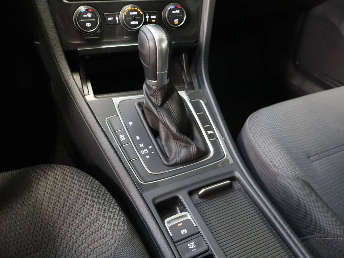 volkswagen-golf-variant-2018-diesel-1598cc