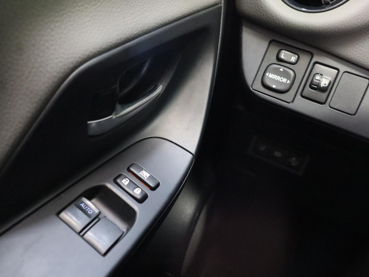 toyota-yaris-2020-hibrido-a-gasolina-1497cc
