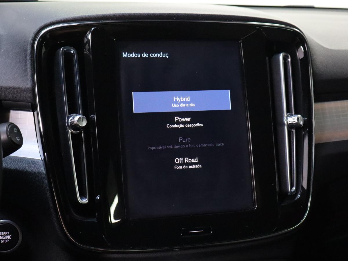 volvo-xc40-2023-hibrido-a-gasolina-1477cc