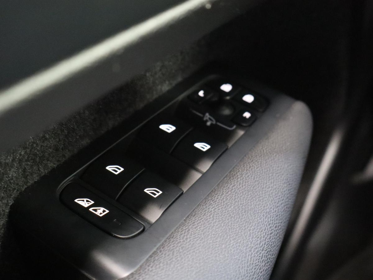 volvo-xc40-2023-hibrido-a-gasolina-1477cc