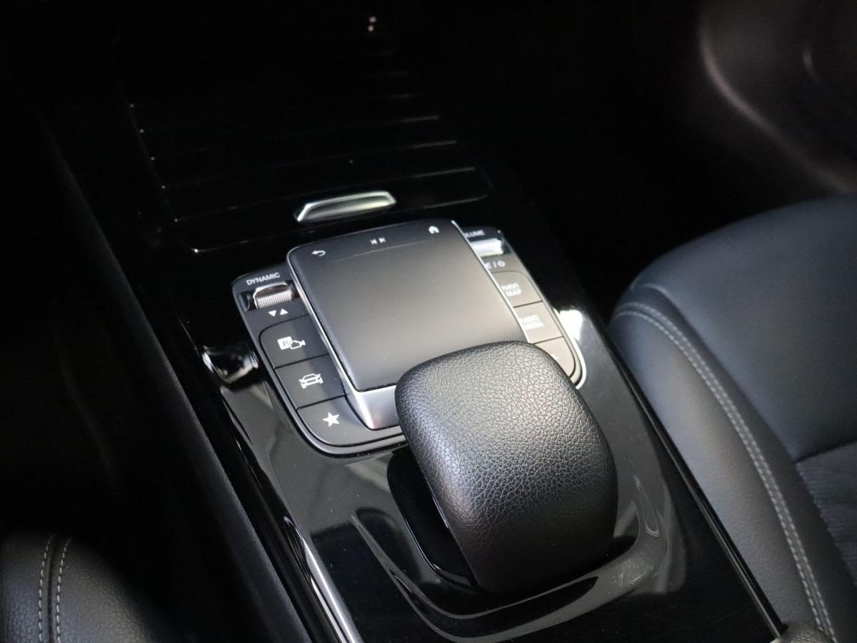 mercedes-benz-classe-a-2022-hibrido-a-gasolina-1332cc