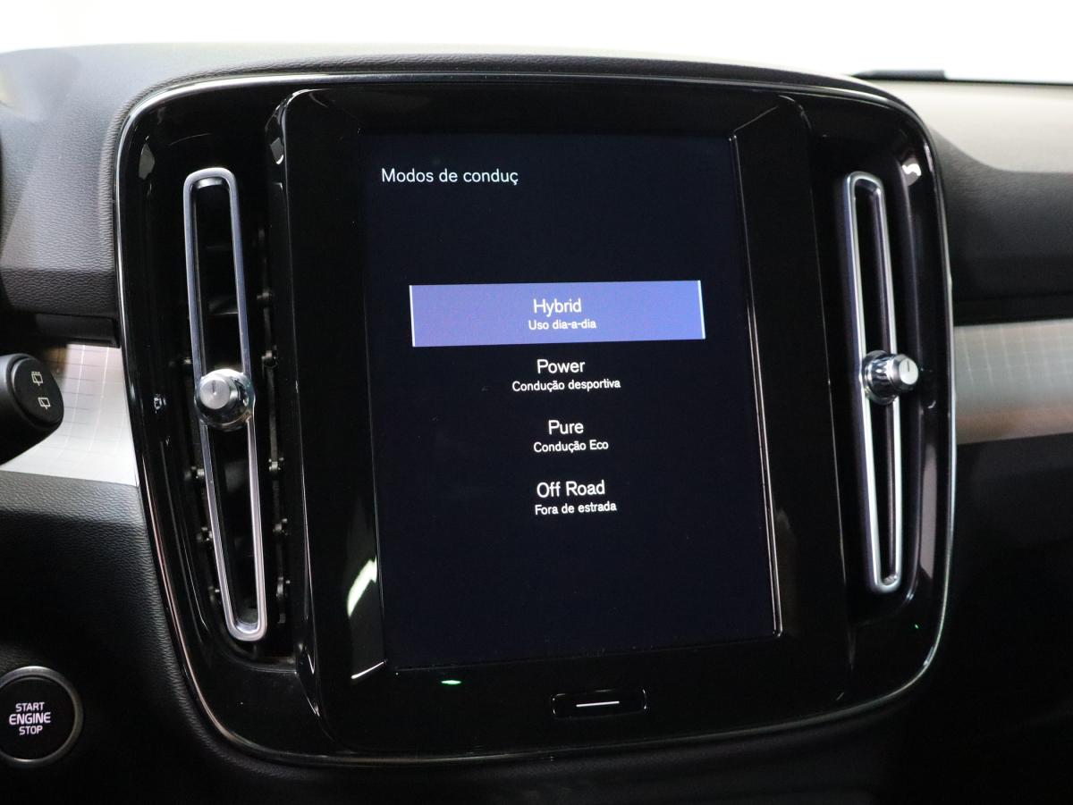 volvo-xc40-2023-hibrido-a-gasolina-1477cc