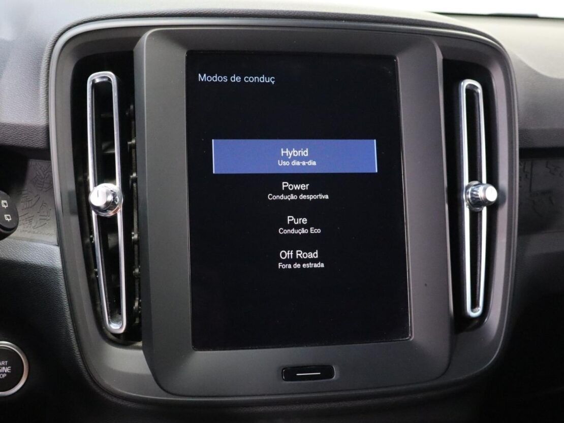 volvo-xc40-2023-hibrido-a-gasolina-1477cc