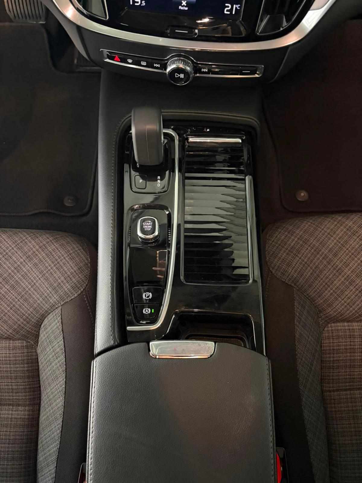 volvo-v60-2022-hibrido-a-gasolina-1969cc