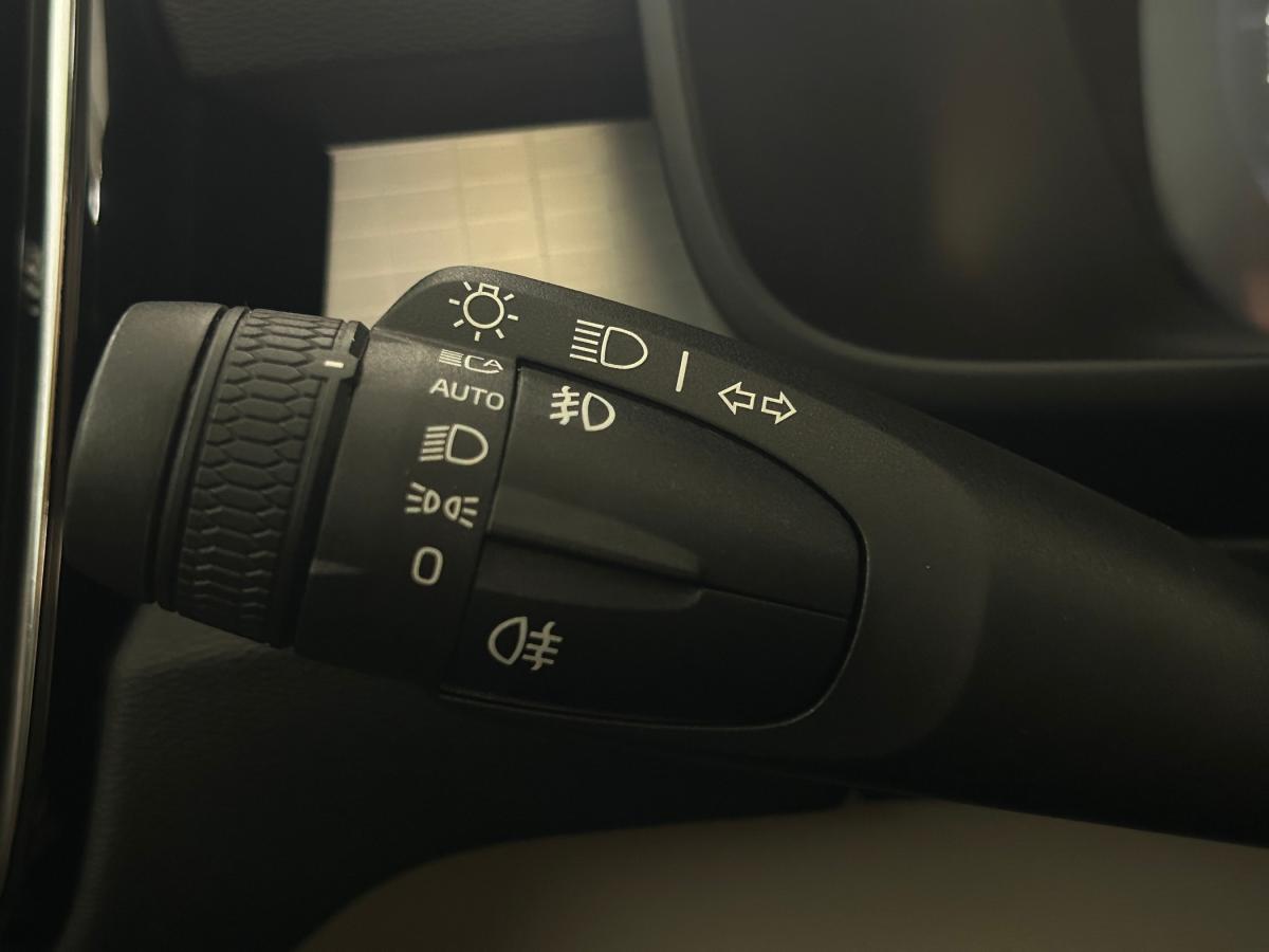 volvo-xc40-2022-hibrido-a-gasolina-1477cc