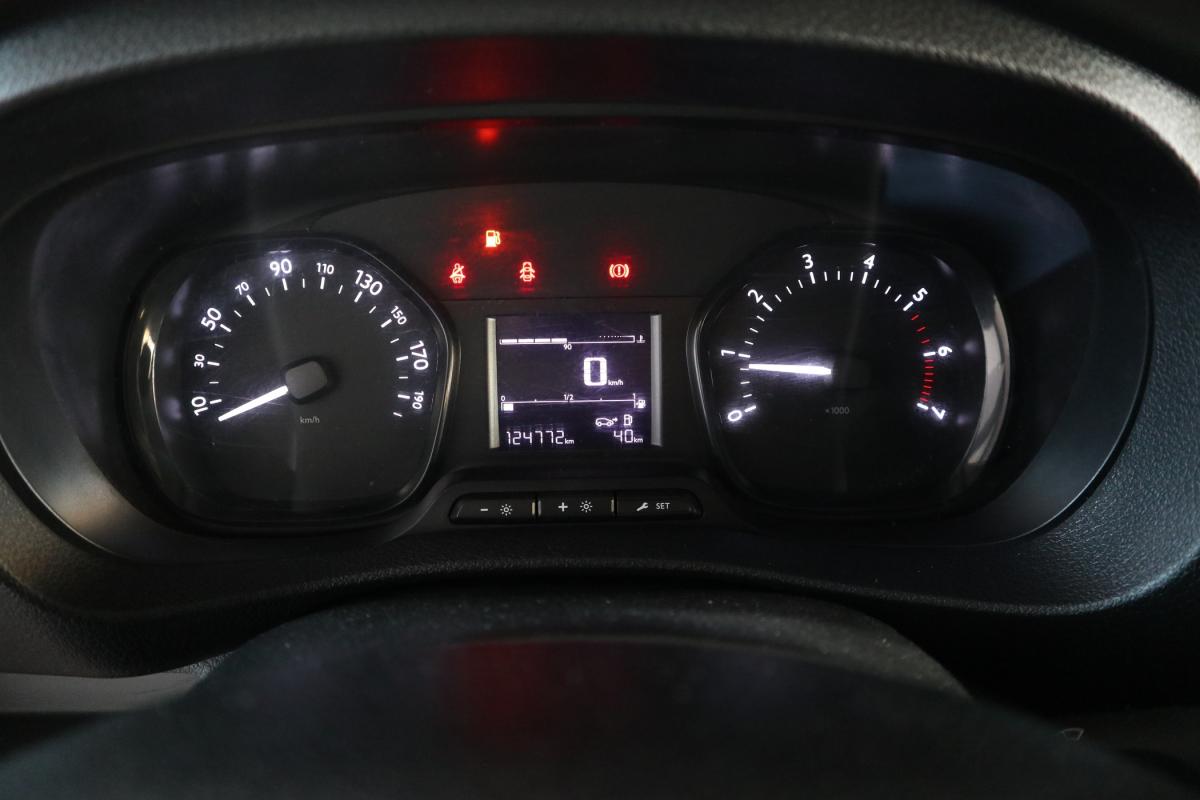 opel-vivaro-2022-diesel-1499cc