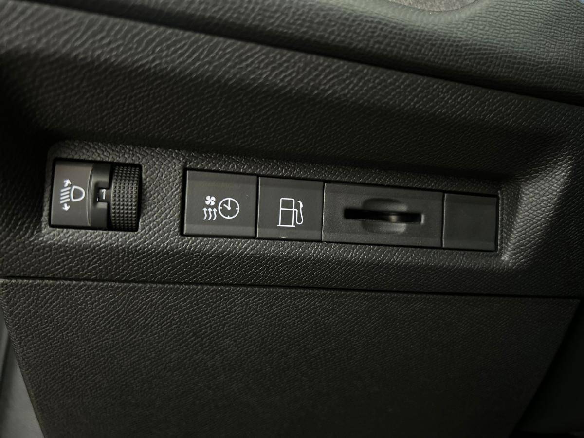 peugeot-308-sw-2023-hibrido-a-gasolina-1598cc