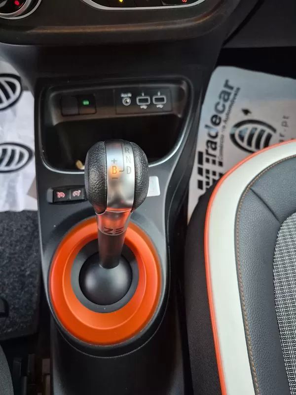 renault-twingo-2021-eletrico-200cc