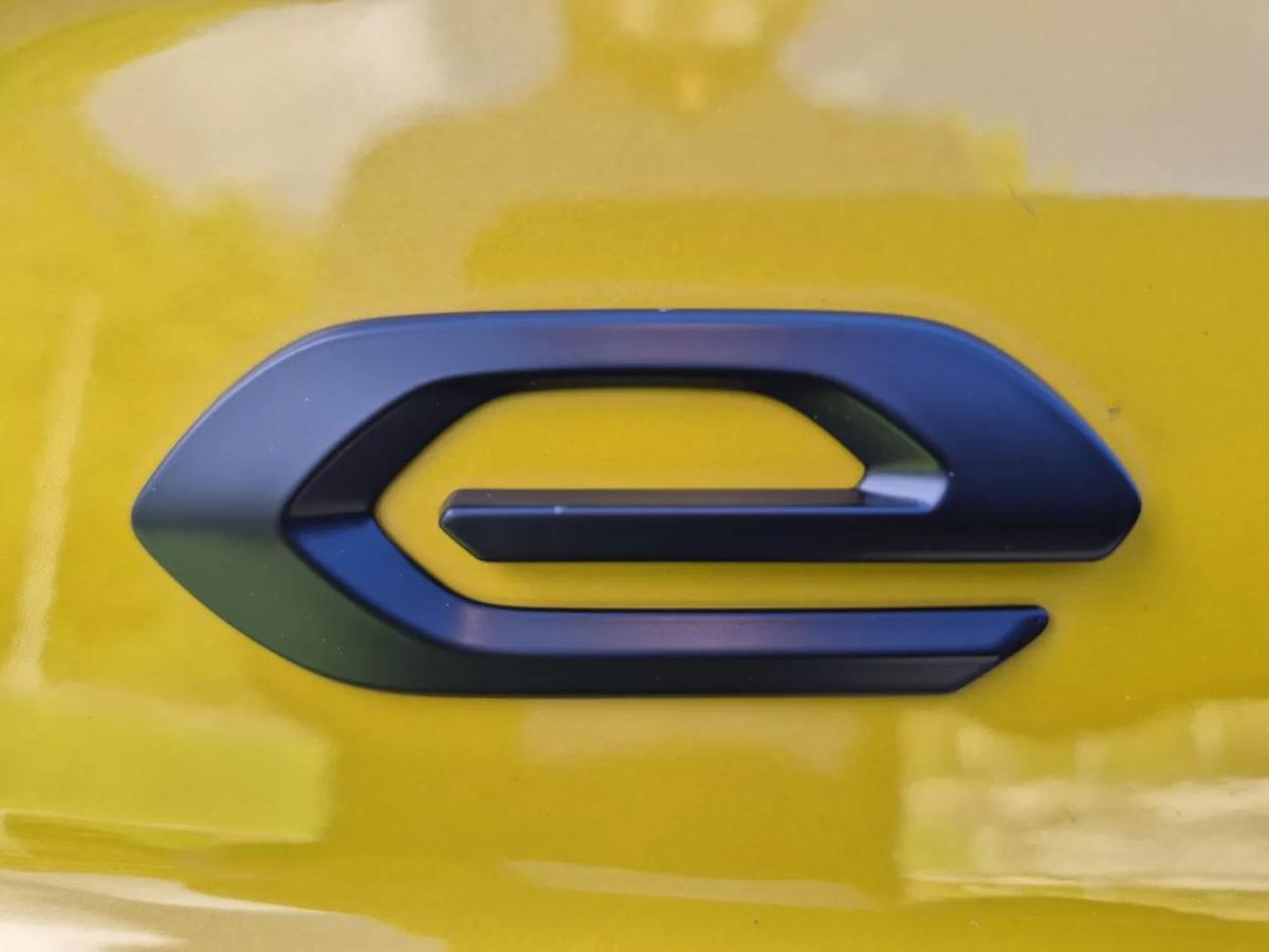 peugeot-208-2021-eletrico-200cc