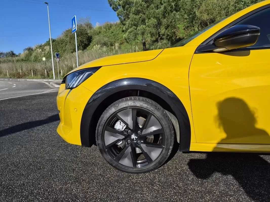 peugeot-208-2021-eletrico-200cc
