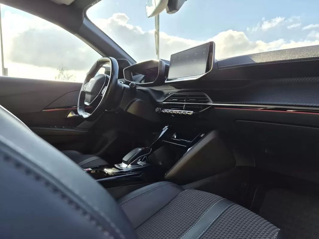 peugeot-208-2021-eletrico-200cc
