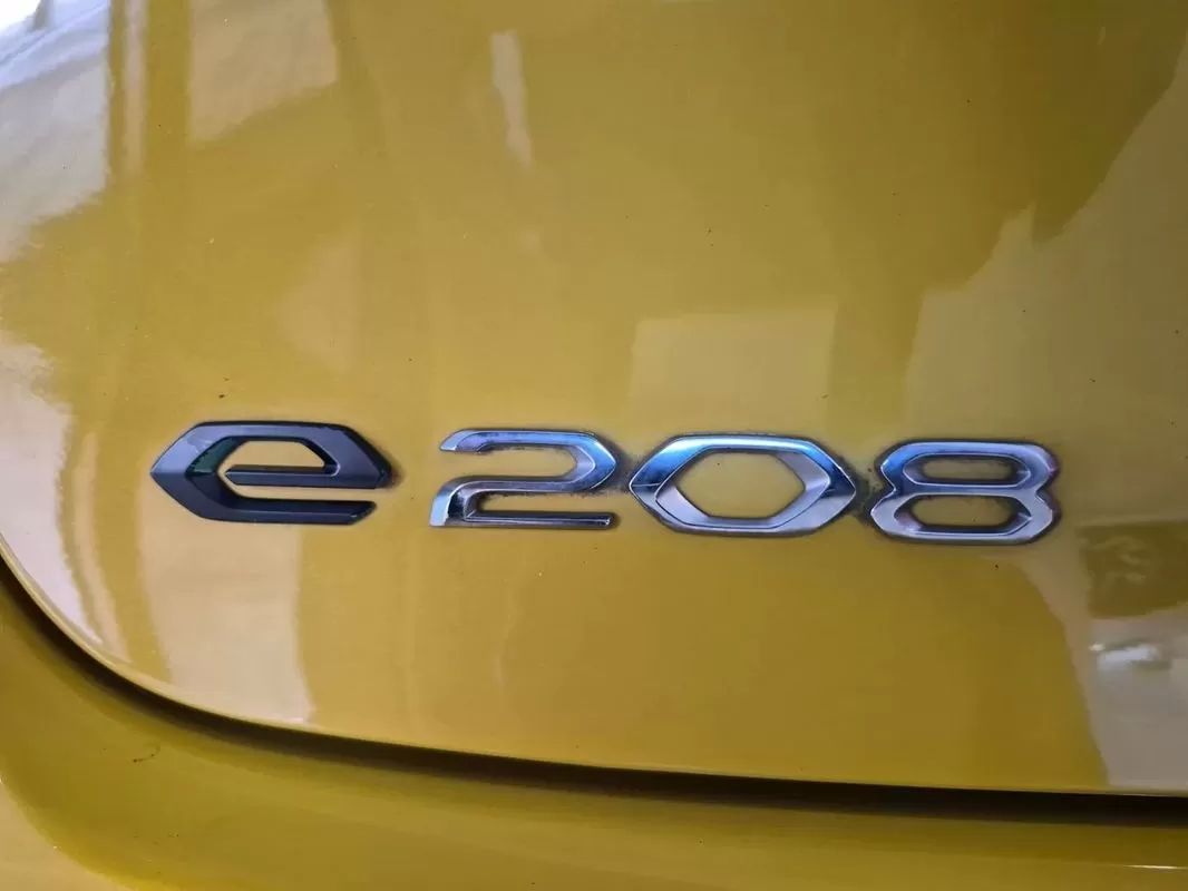 peugeot-208-2021-eletrico-200cc