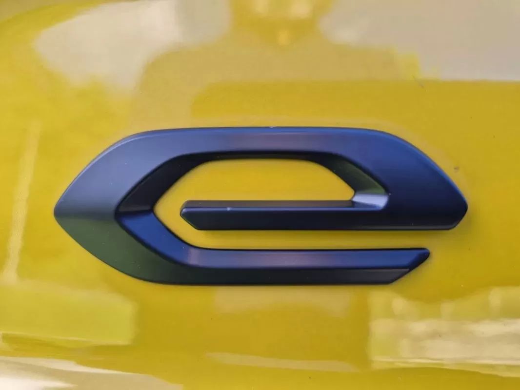 peugeot-208-2021-eletrico-200cc