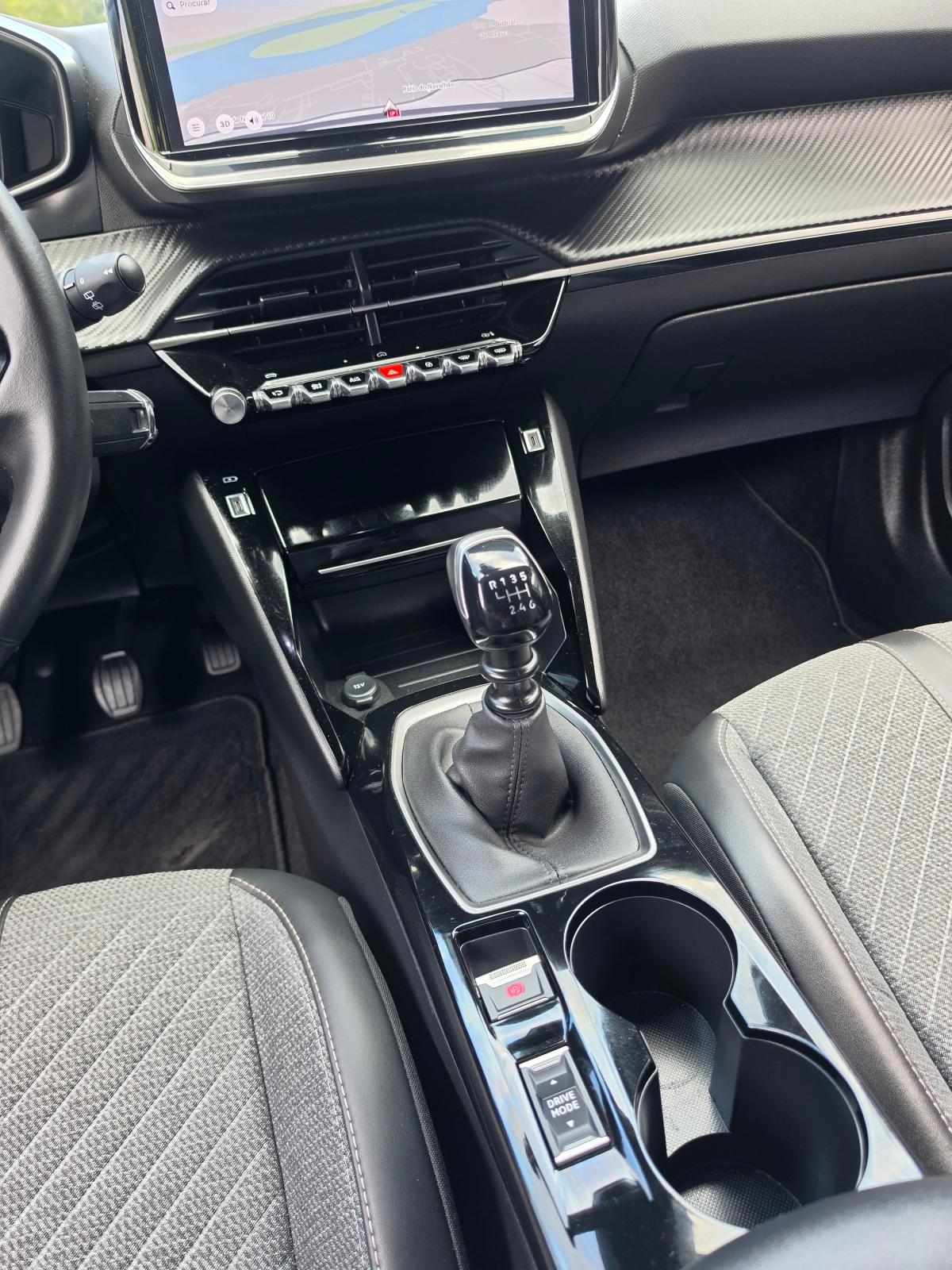peugeot-2008-2024-gasolina-1199cc