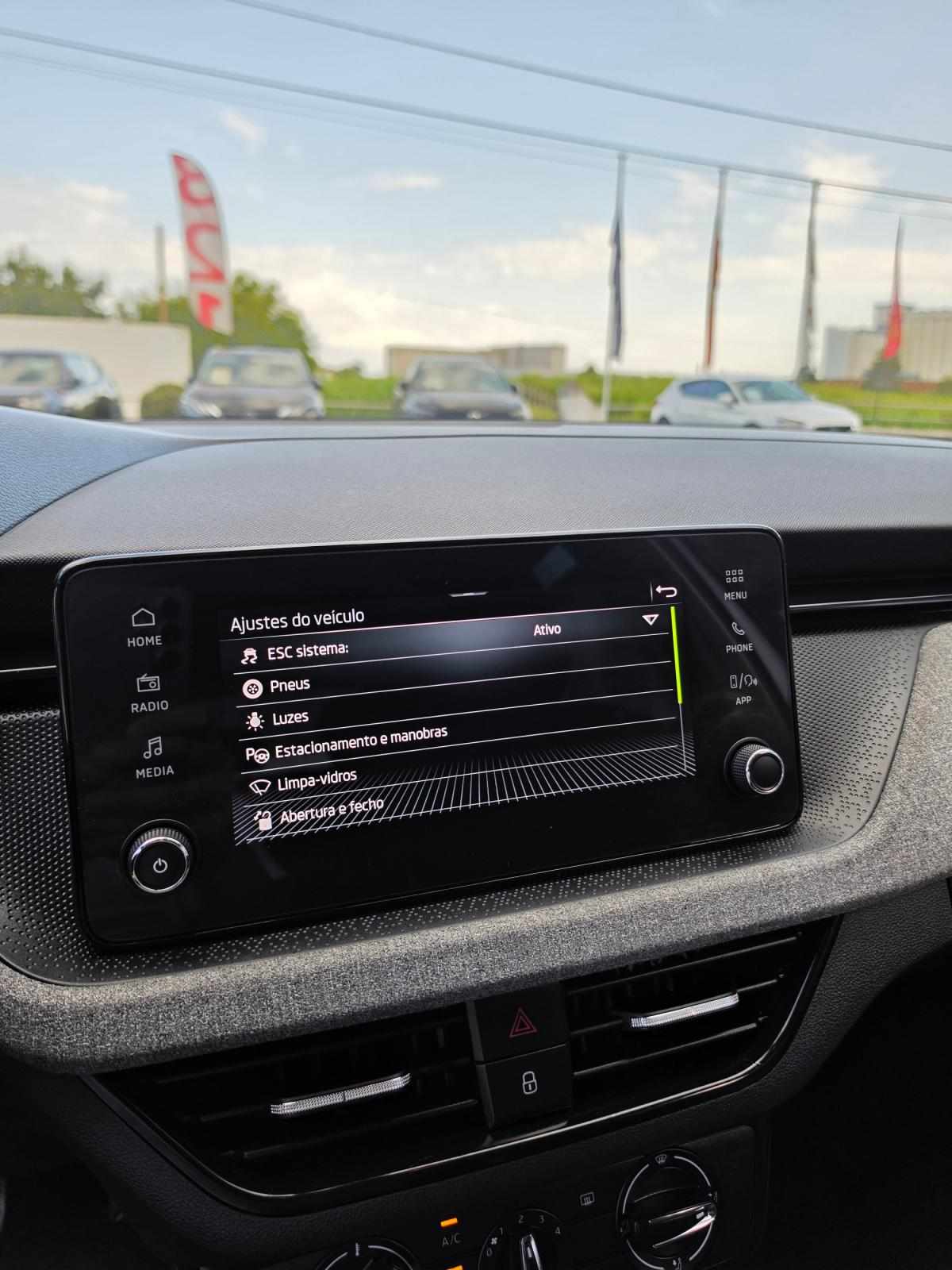 skoda-kamiq-2024-gasolina-999cc
