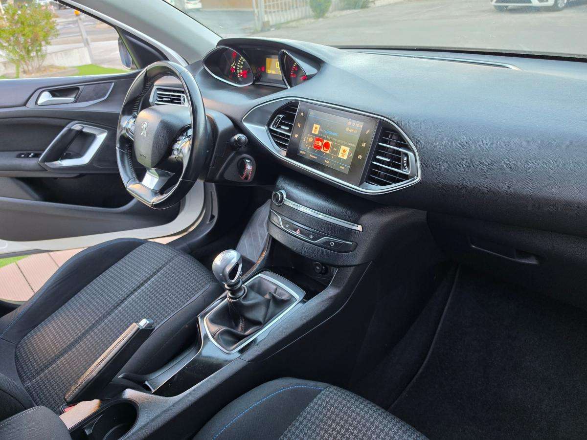 peugeot-308-sw-2018-diesel-1499cc