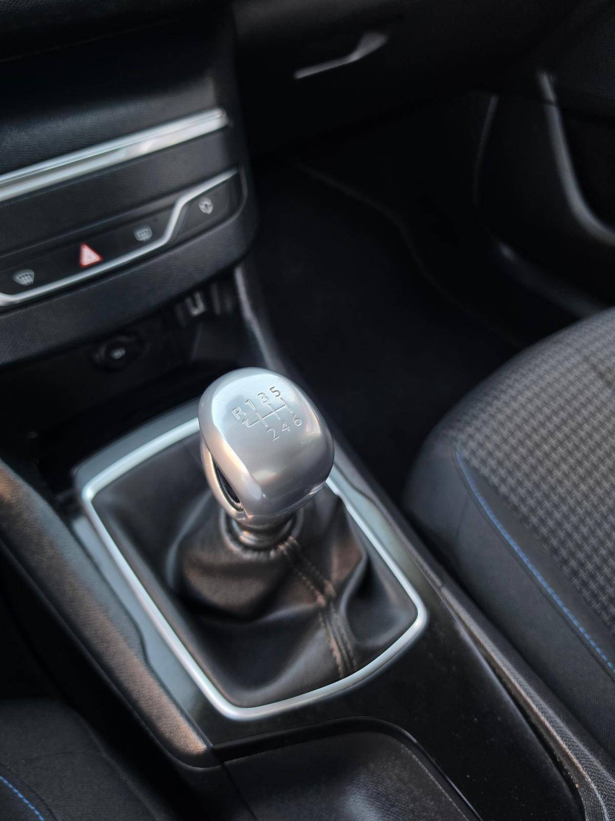 peugeot-308-sw-2018-diesel-1499cc