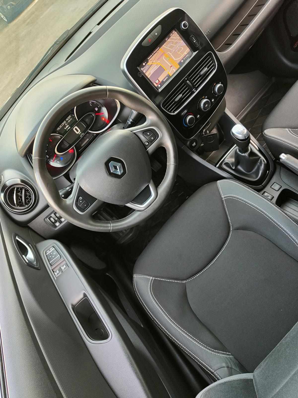 renault-clio-sport-tourer-2018-diesel-1461cc