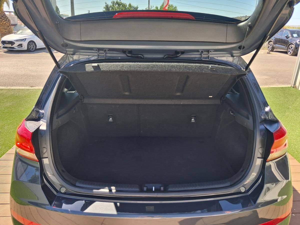 hyundai-i30-2023-gasolina-998cc