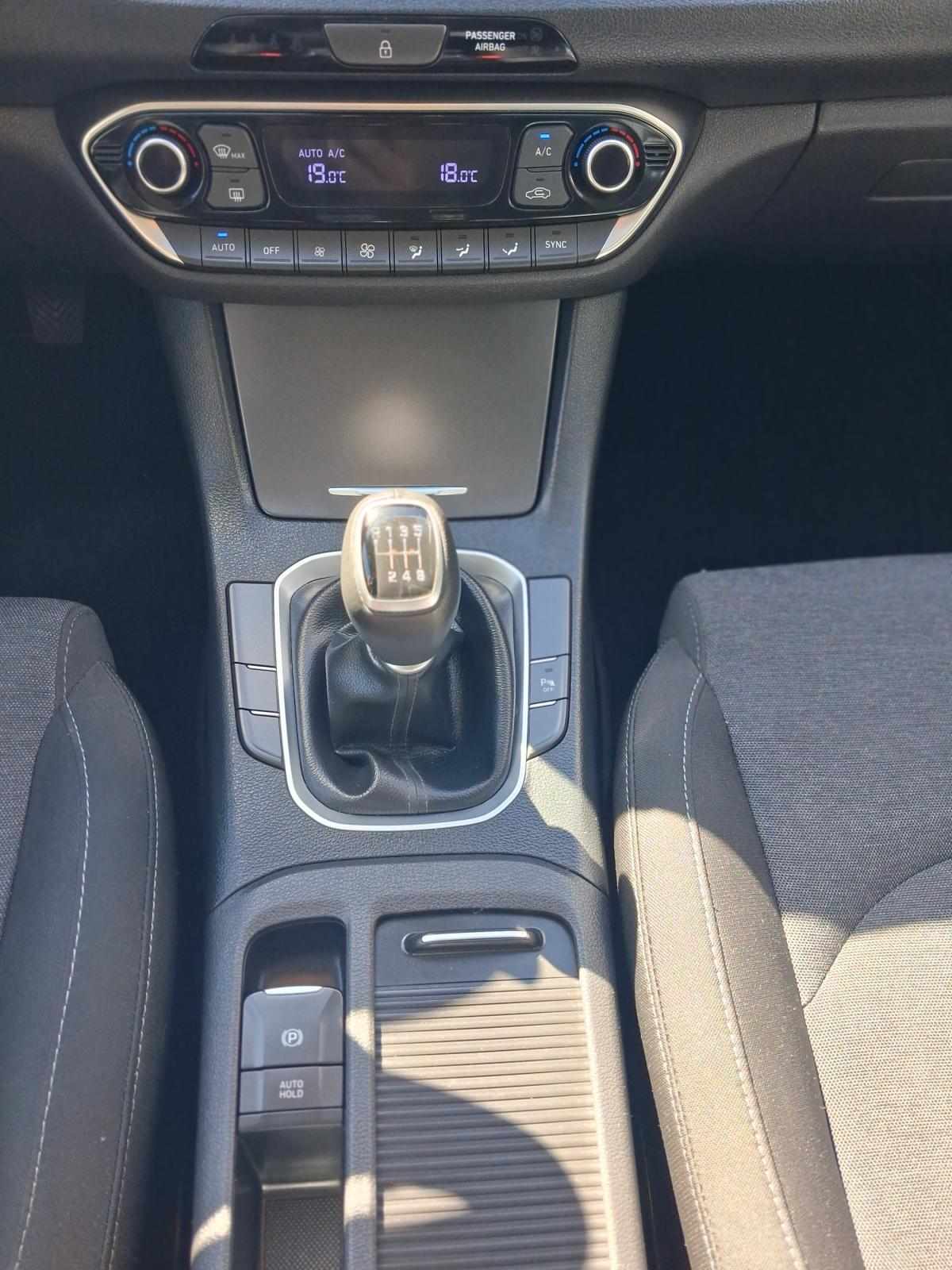 hyundai-i30-2023-gasolina-998cc