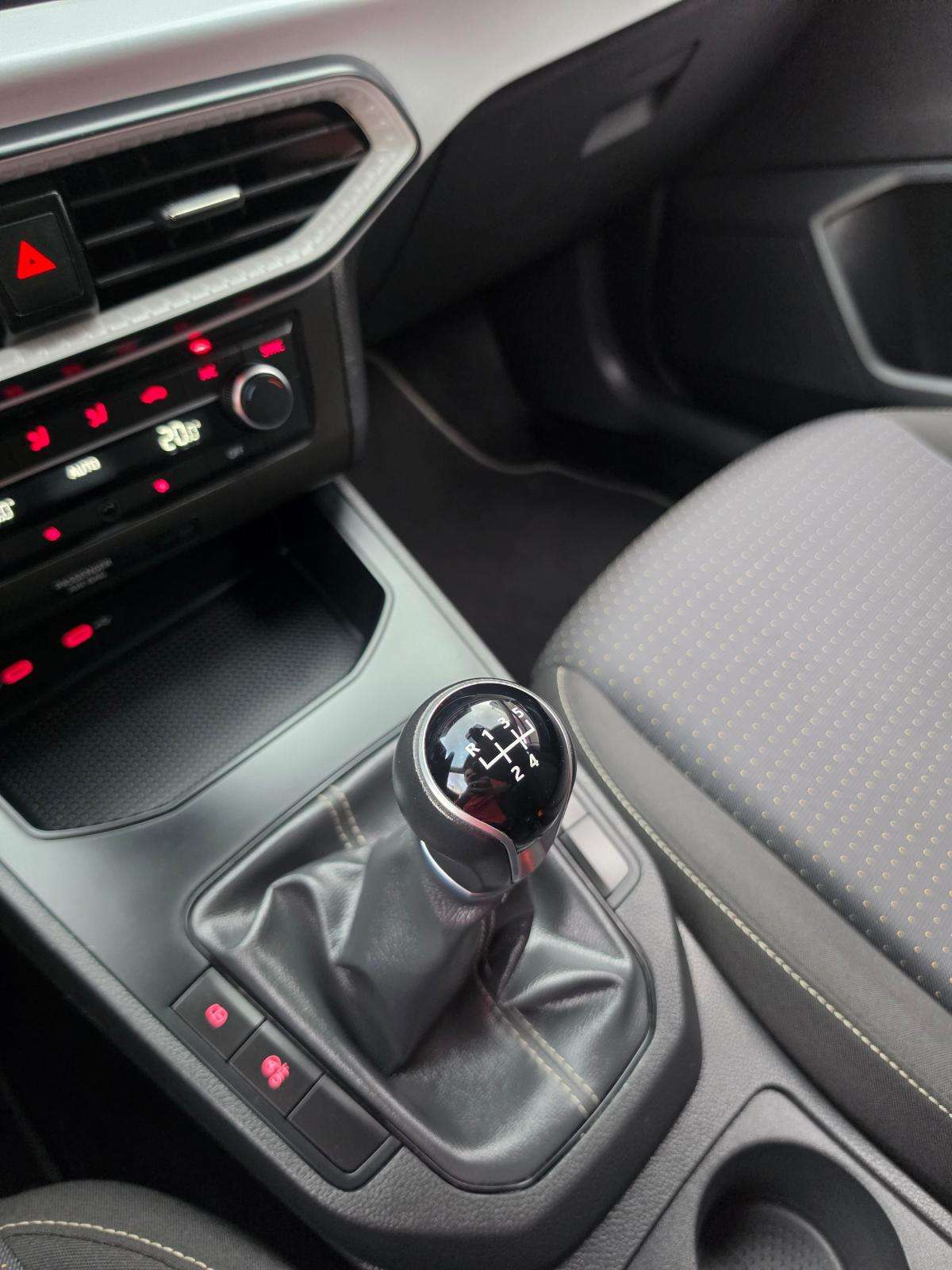 seat-ibiza-2024-gasolina-999cc