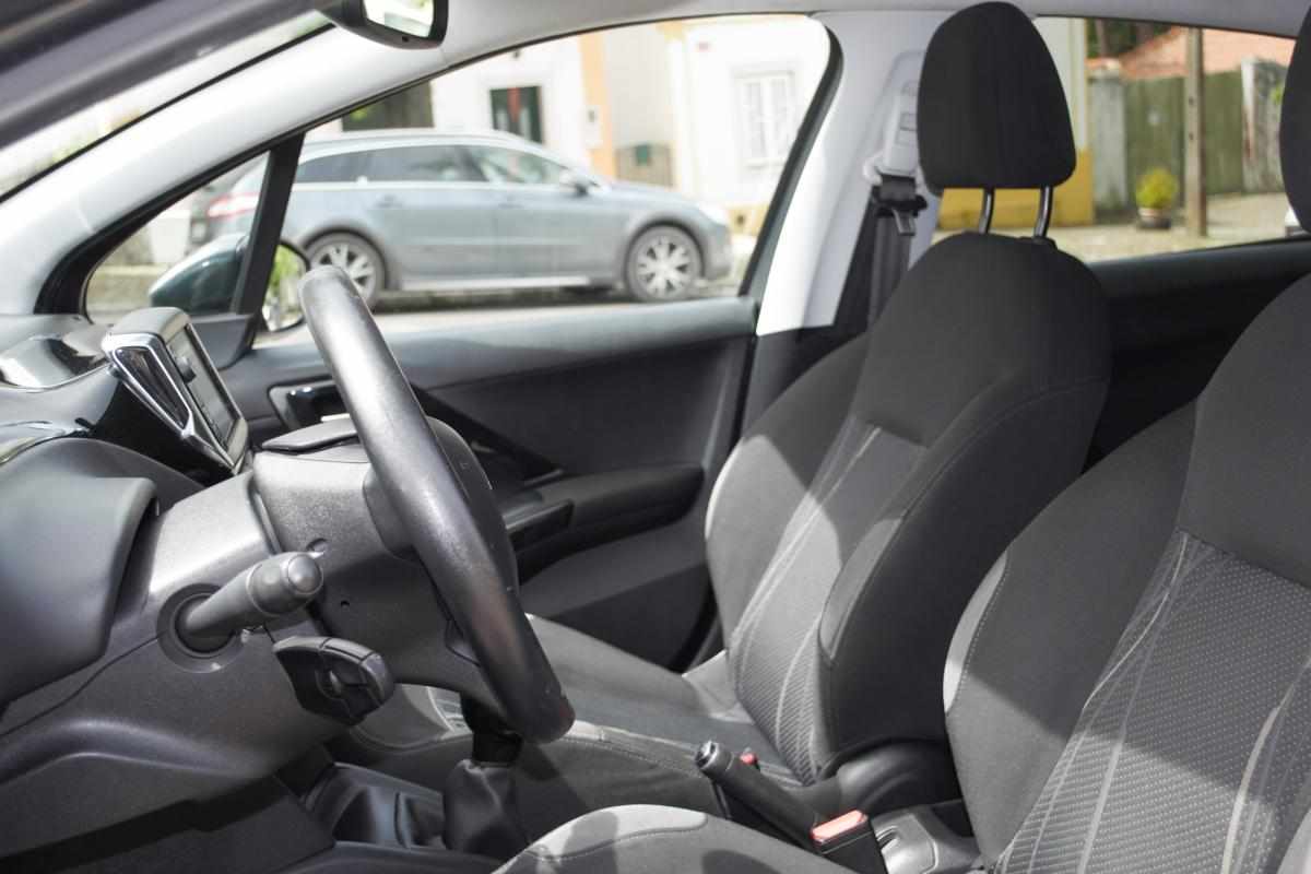 peugeot-208-1-4-hdi-2012-diesel-1398cc