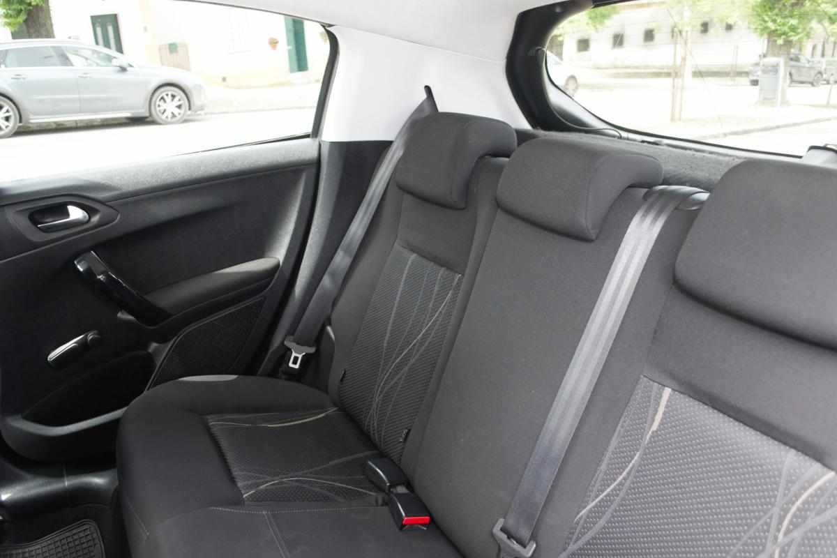 peugeot-208-1-4-hdi-2012-diesel-1398cc