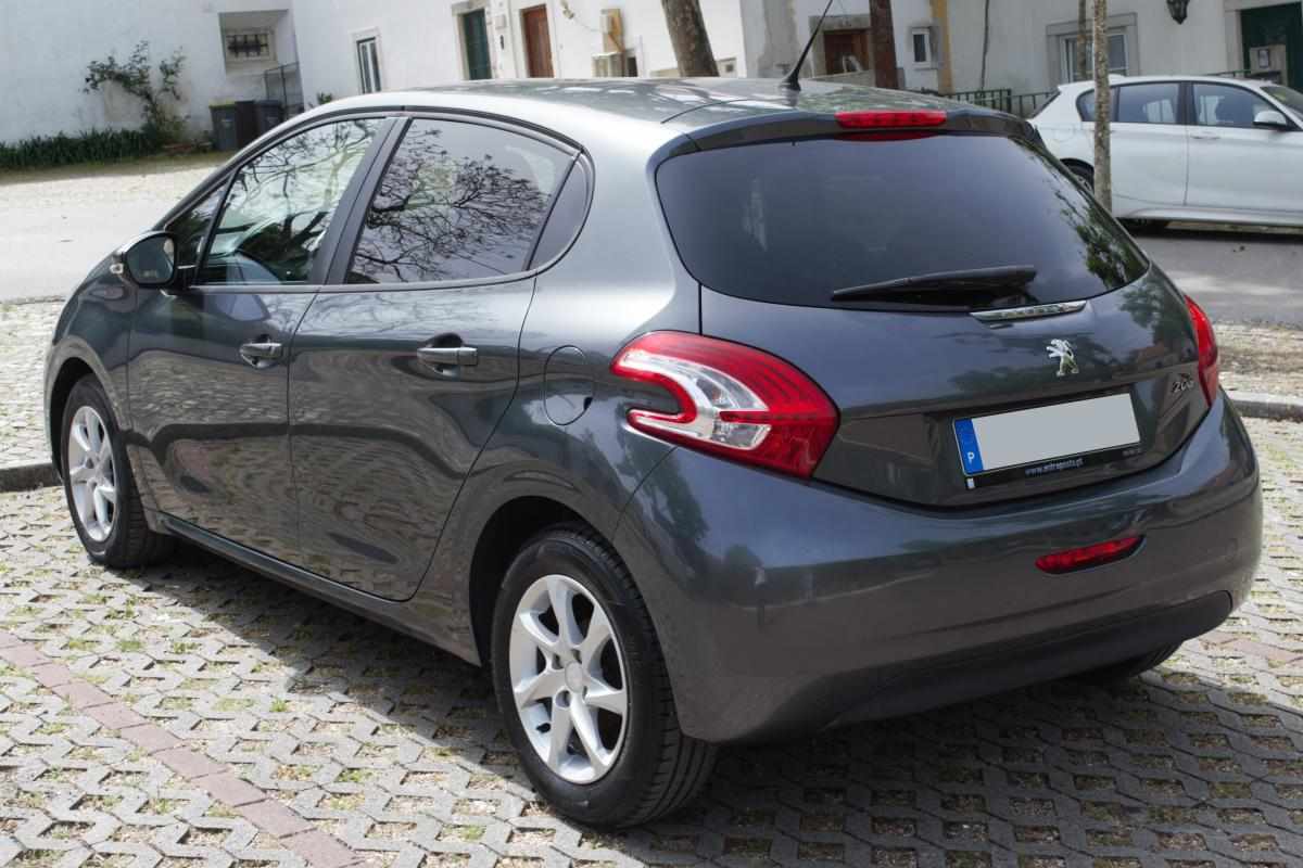 peugeot-208-1-4-hdi-2012-diesel-1398cc
