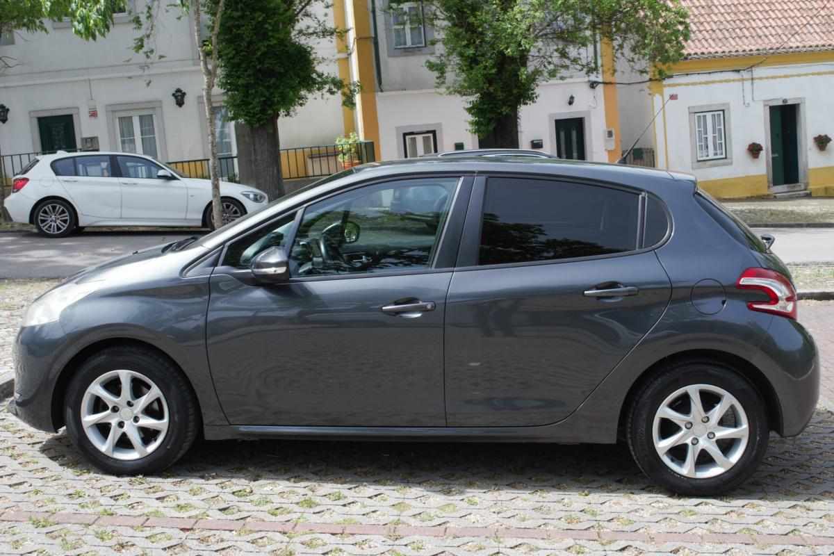 peugeot-208-1-4-hdi-2012-diesel-1398cc
