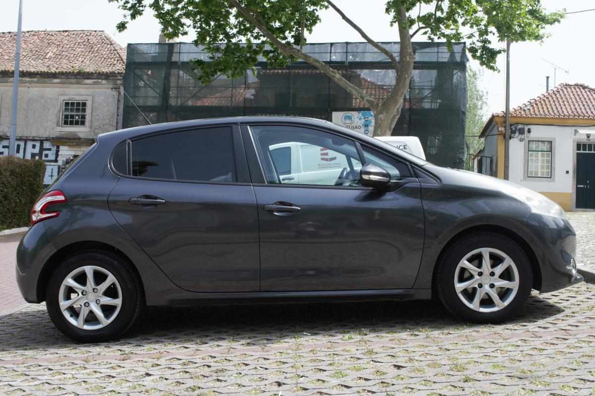 peugeot-208-1-4-hdi-2012-diesel-1398cc