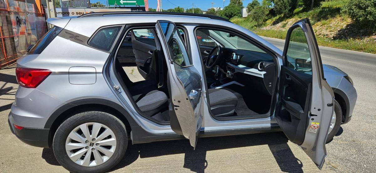 seat-arona-2023-gasolina-999cc