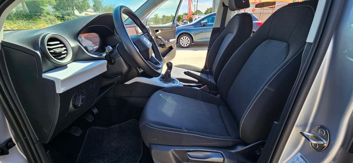 seat-arona-2023-gasolina-999cc