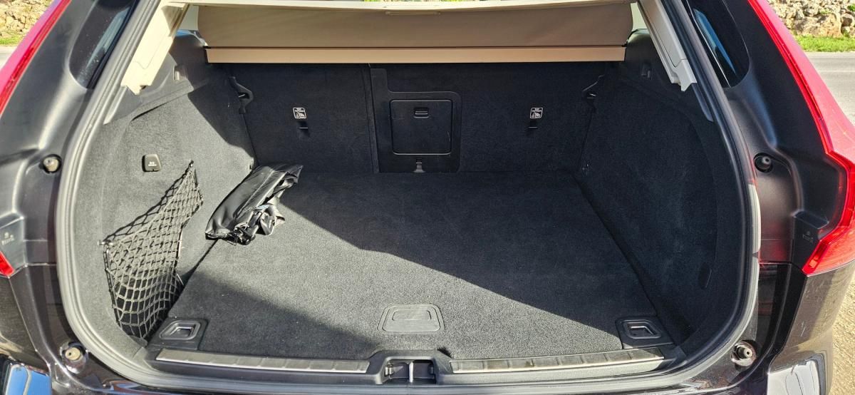 volvo-xc60-2023-hibrido-a-gasolina-1969cc