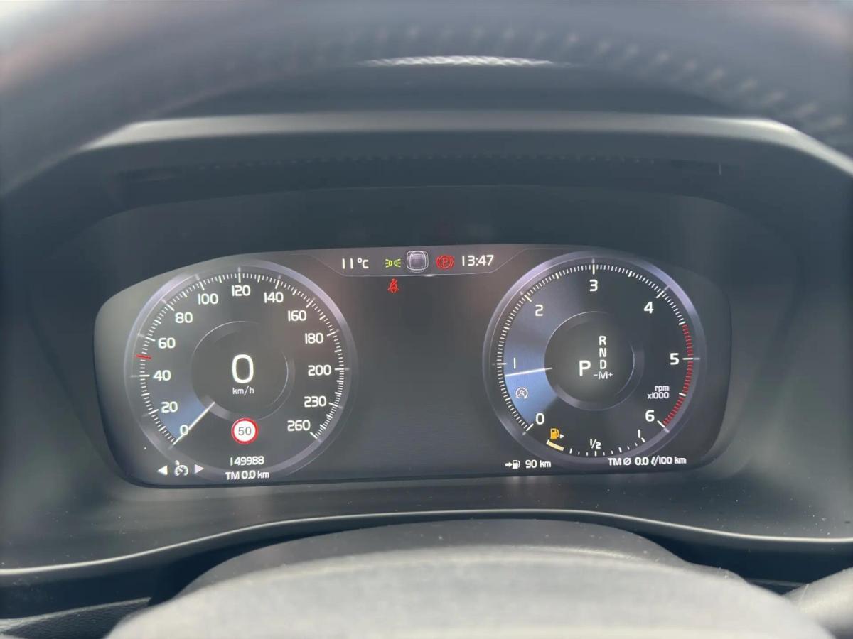 volvo-xc40-2019-diesel-1969cc