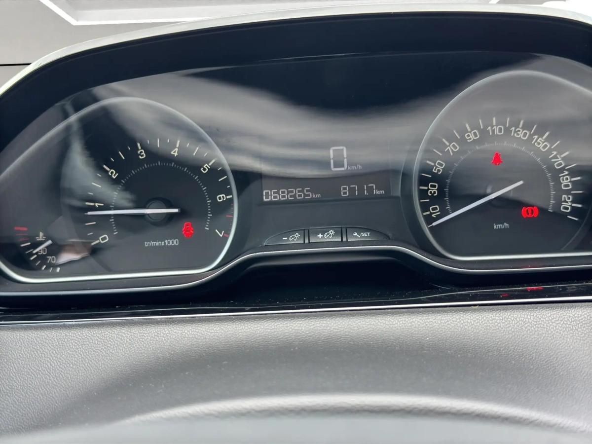 peugeot-208-2018-gasolina-1199cc