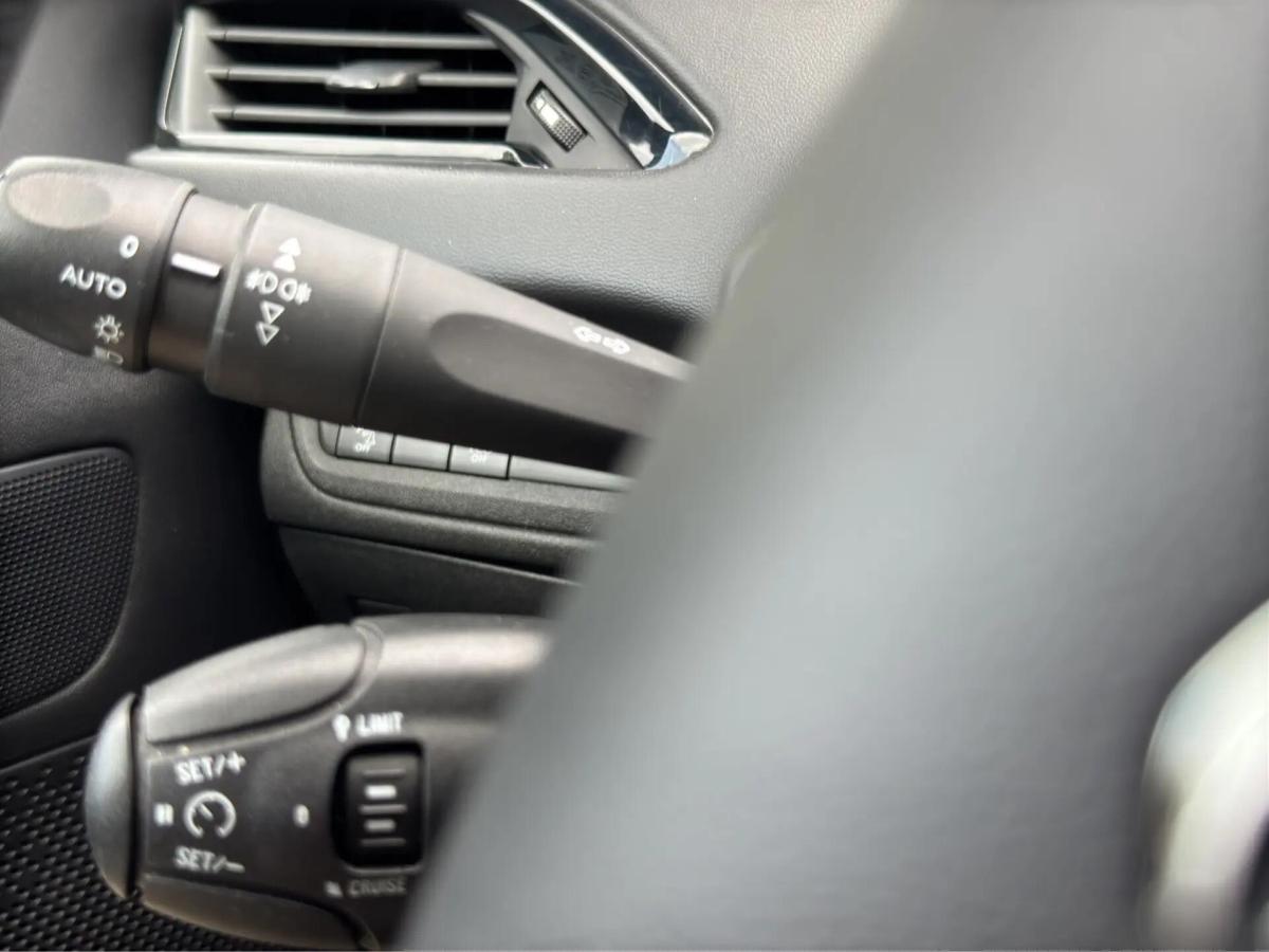 peugeot-208-2018-gasolina-1199cc