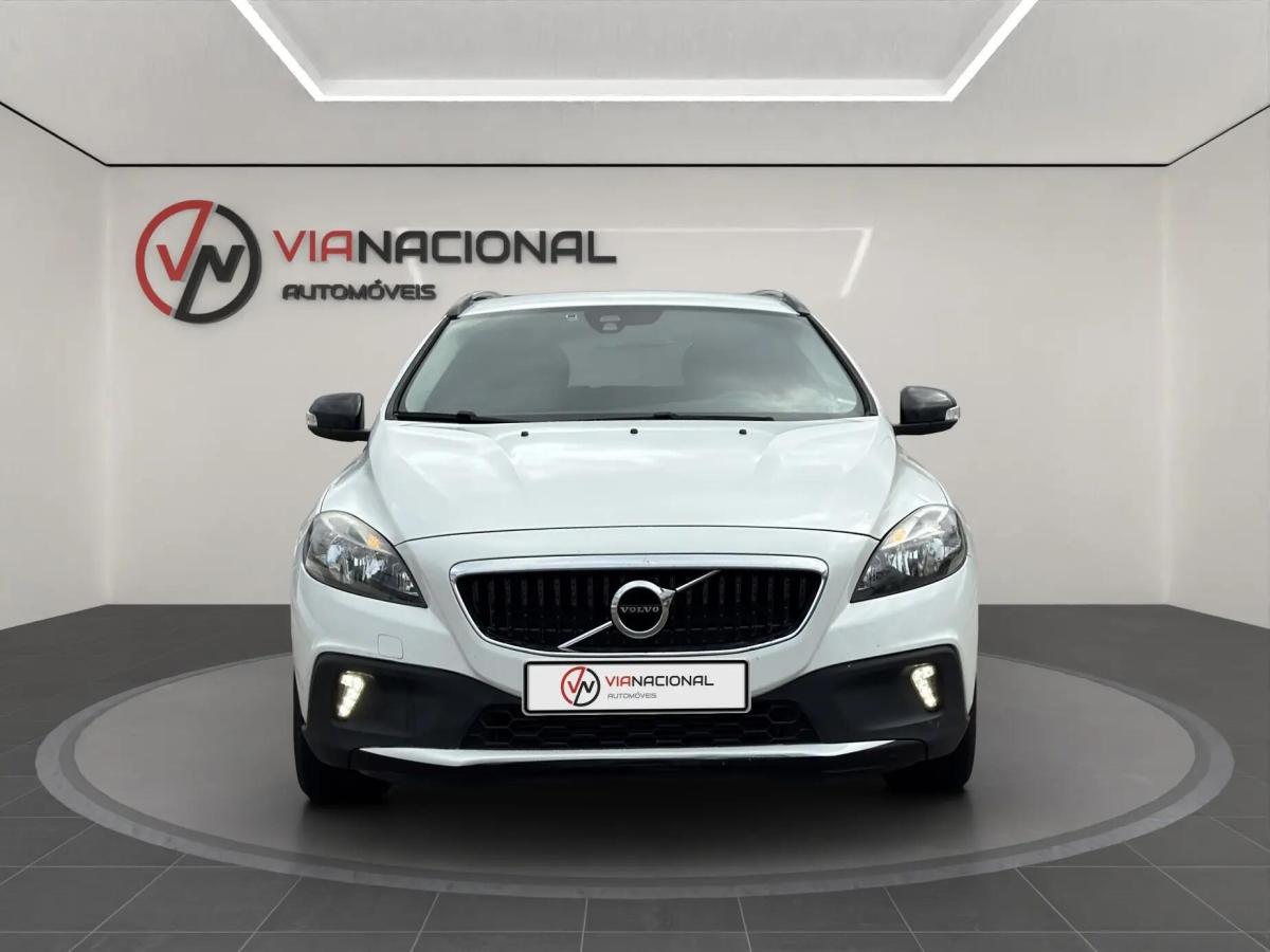 volvo-v40-cross-country-2016-diesel-1969cc