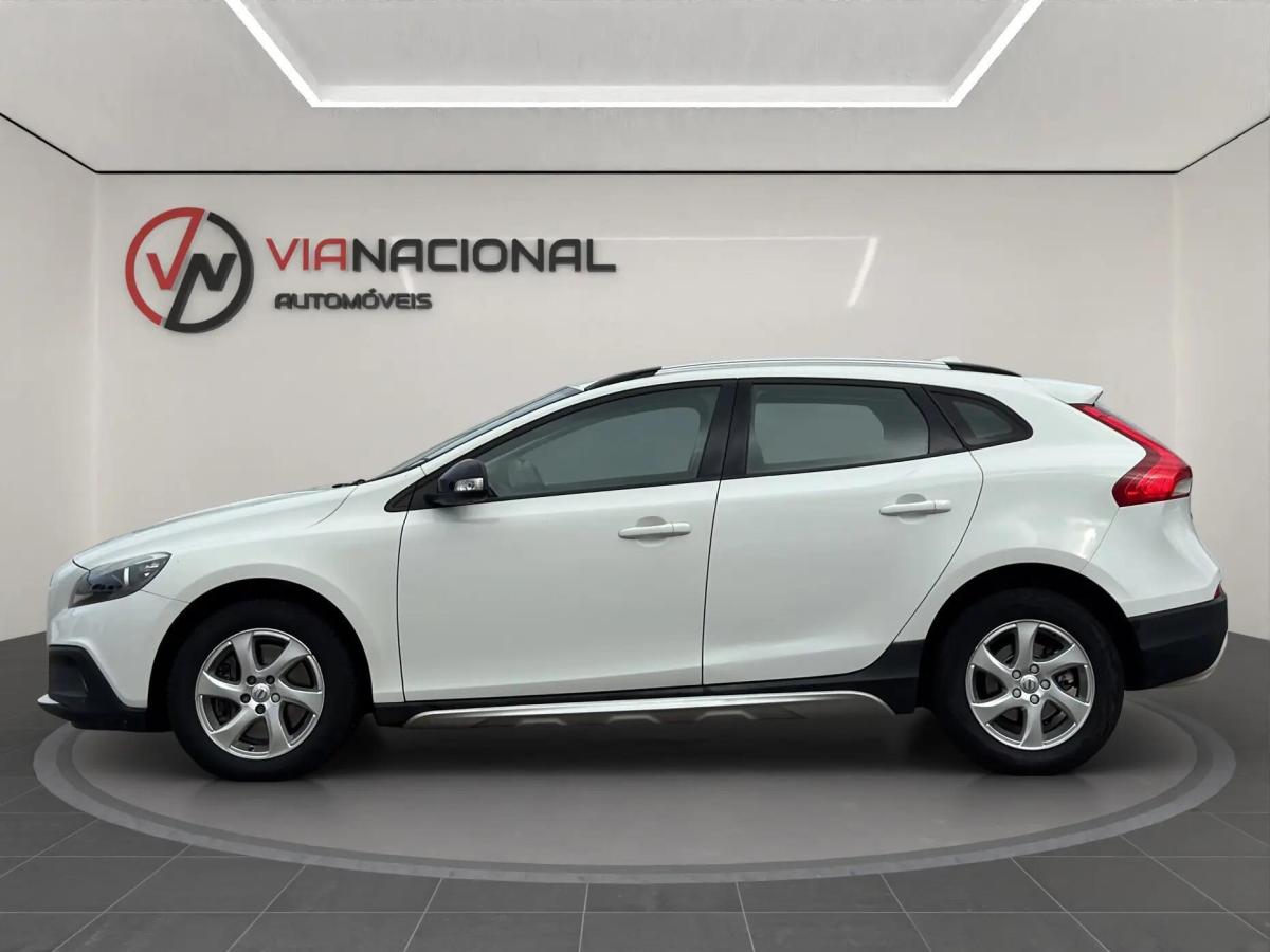 volvo-v40-cross-country-2016-diesel-1969cc