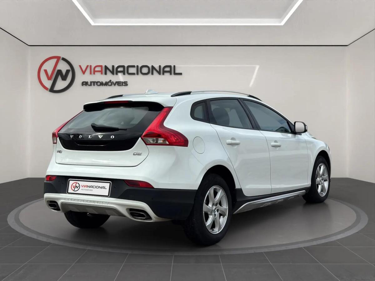 volvo-v40-cross-country-2016-diesel-1969cc