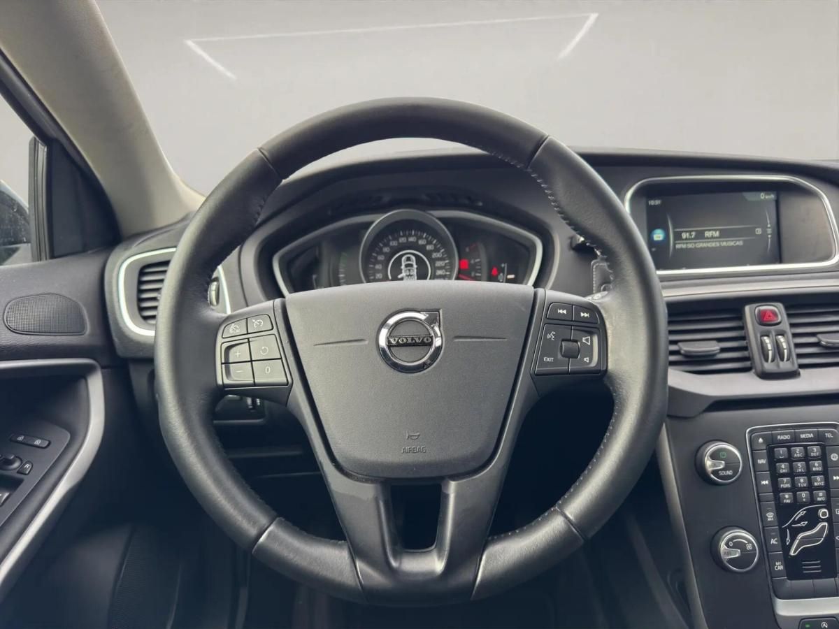 volvo-v40-cross-country-2016-diesel-1969cc