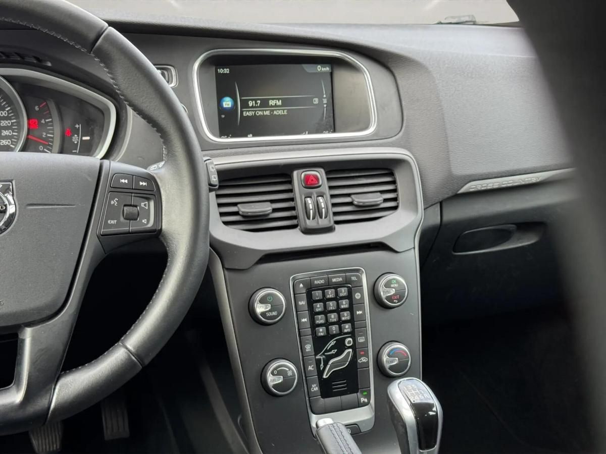 volvo-v40-cross-country-2016-diesel-1969cc