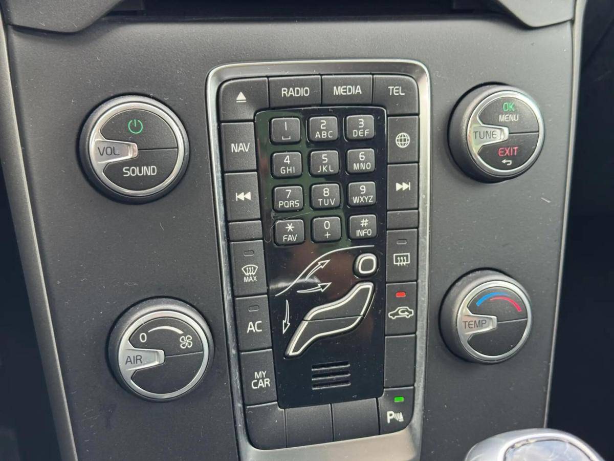 volvo-v40-cross-country-2016-diesel-1969cc
