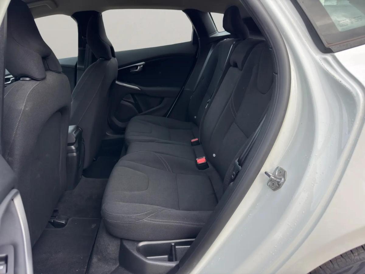 volvo-v40-cross-country-2016-diesel-1969cc